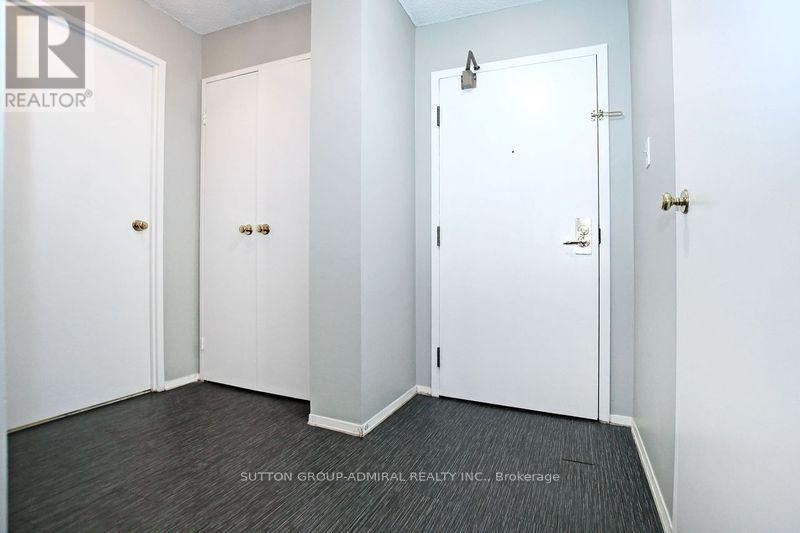 609 - 3700 Kaneff Crescent, Mississauga, Ontario  L5A 4B8 - Photo 6 - W12702618