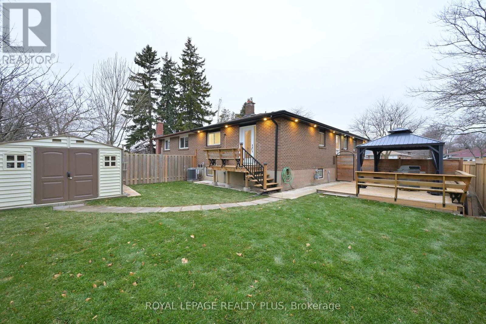 1316 Erinmore Drive, Mississauga, Ontario  L5C 1N7 - Photo 22 - W12702626