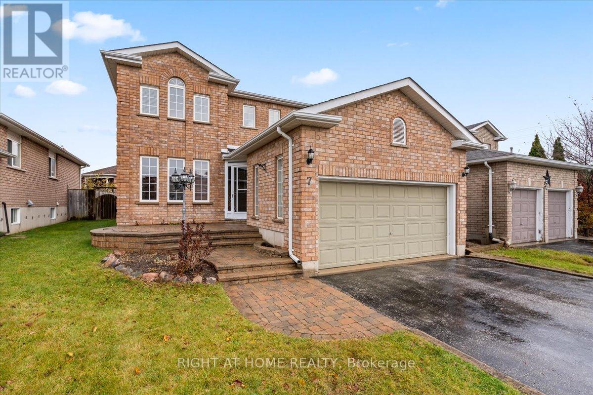 7 Michael Crescent, Barrie, Ontario  L4M 6Y9 - Photo 3 - S12665574