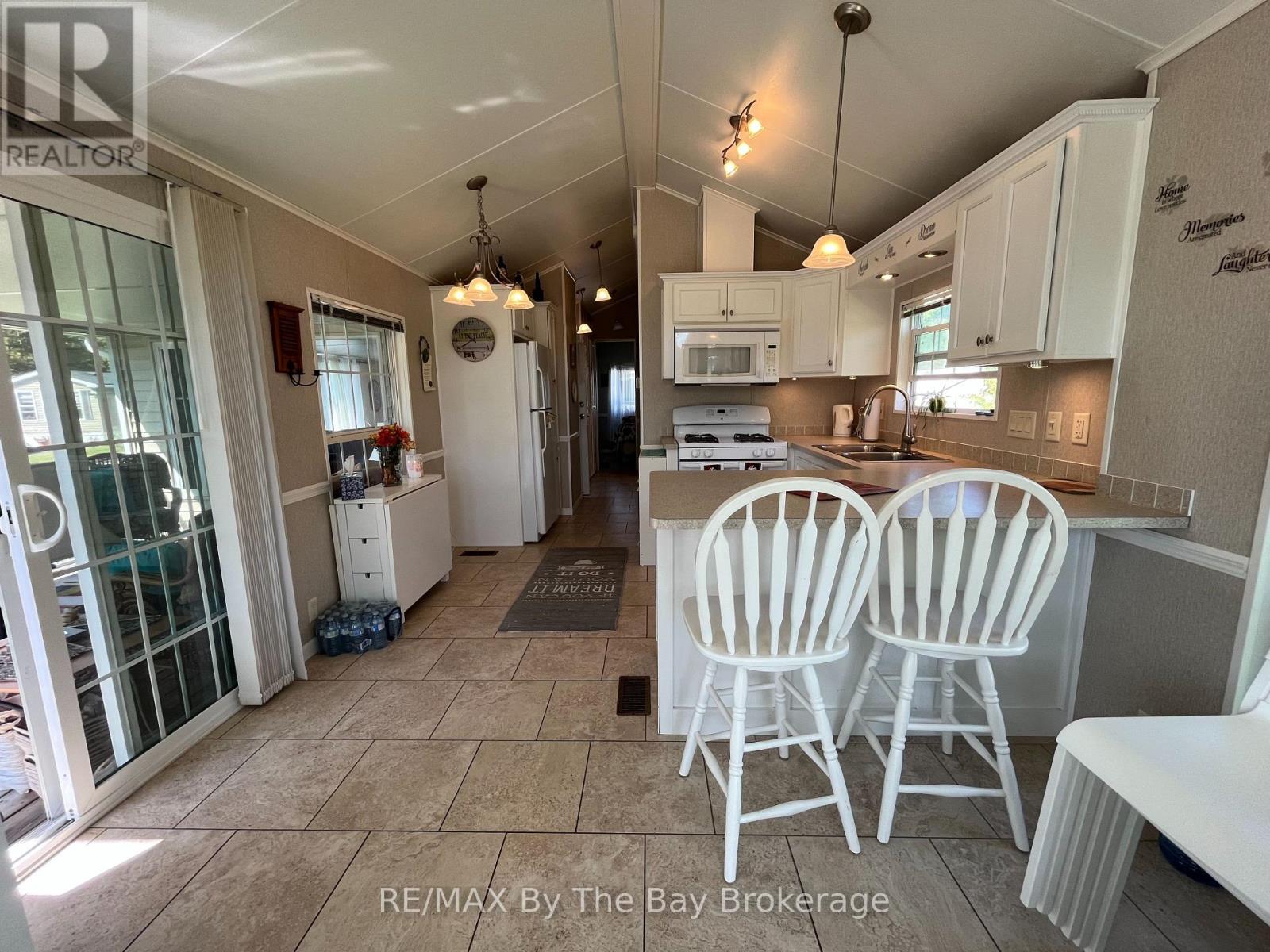 15 Kenora Trail, Wasaga Beach, Ontario  L9Z 1X7 - Photo 10 - S12702762