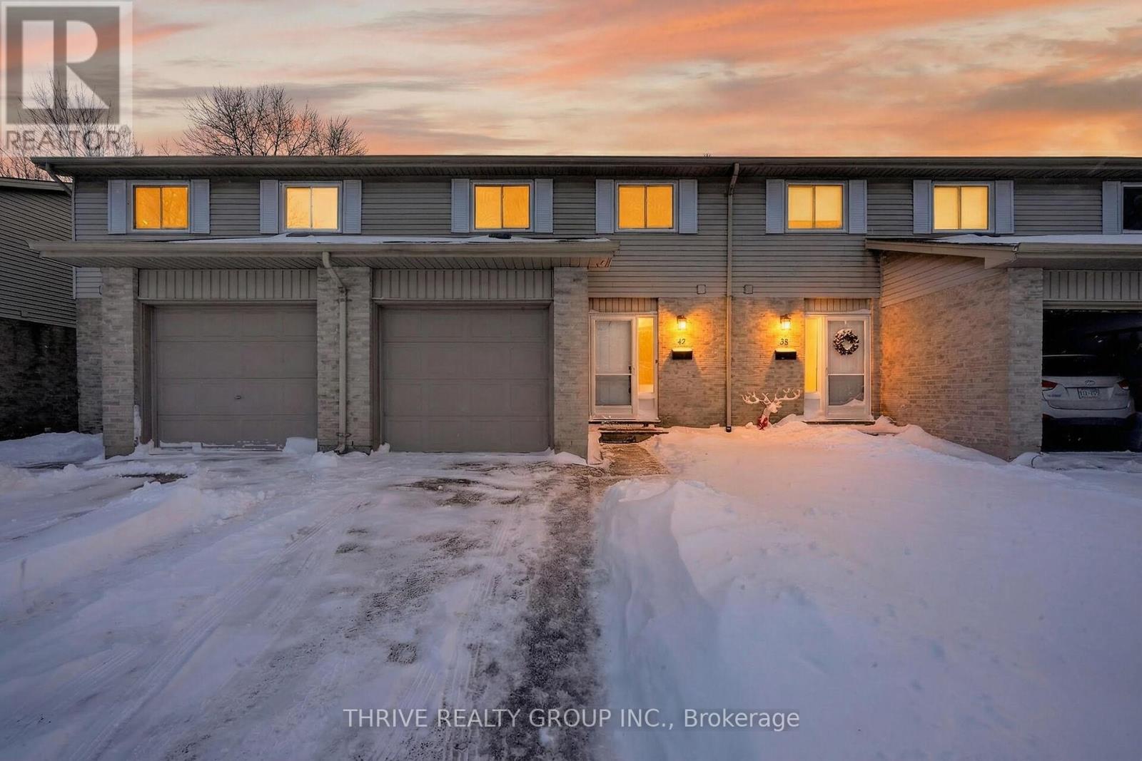 47 - 30 Clarendon Crescent, London South, Ontario  N6C 5Y2 - Photo 2 - X12702694