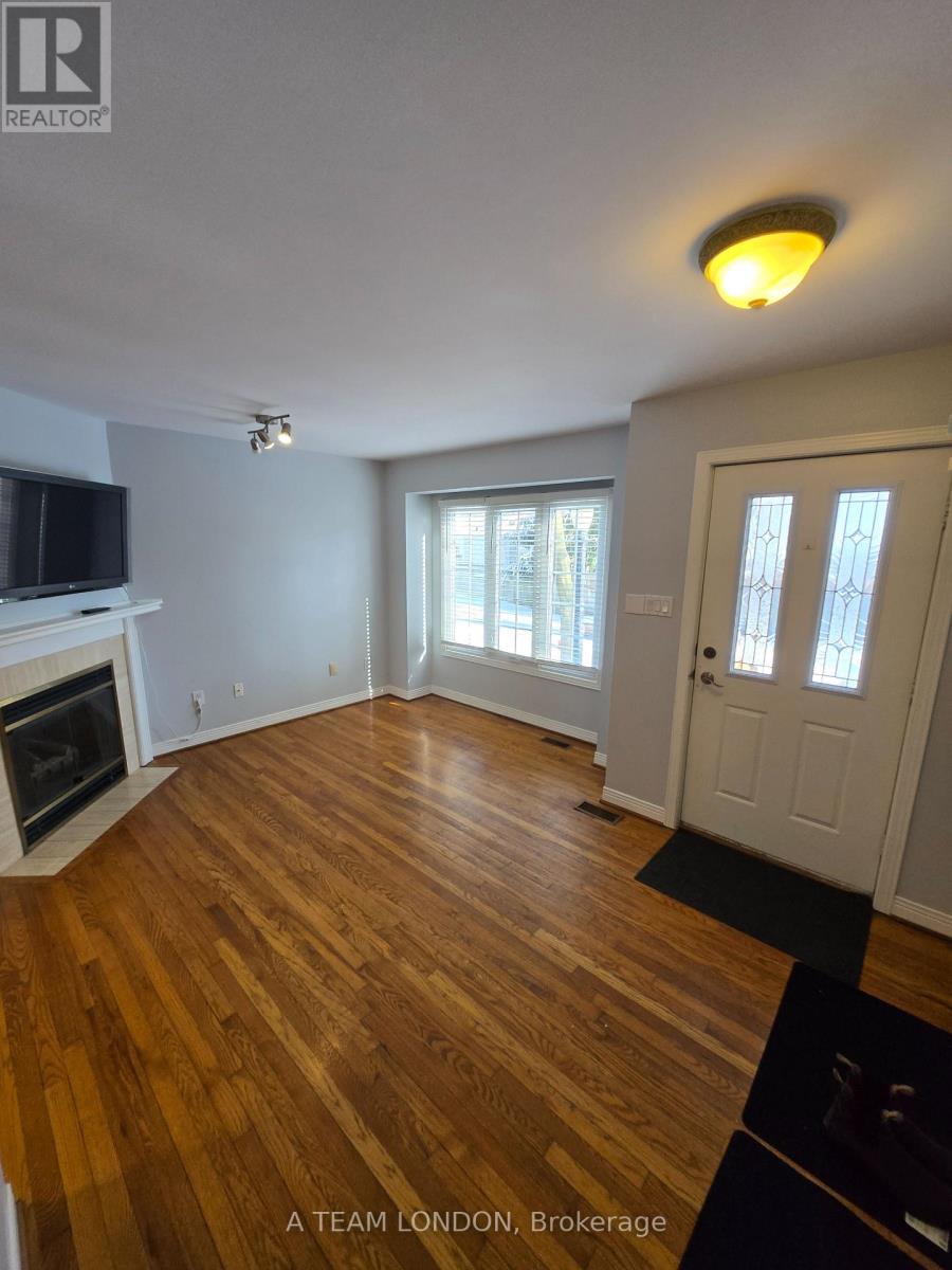 4 - 39 Regina Street, London East (East F), Ontario  N5Y 3B6 - Photo 4 - X12702786