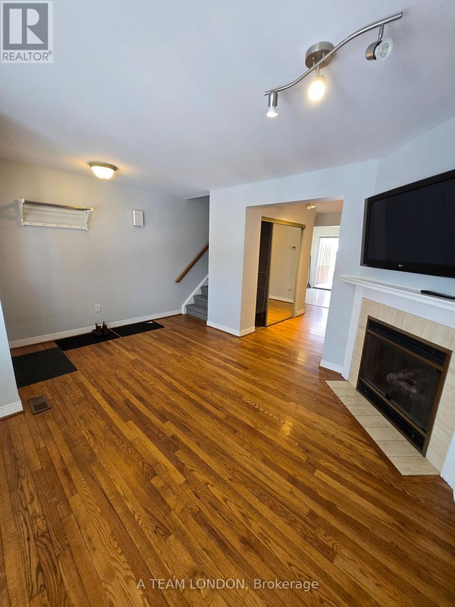 4 - 39 Regina Street, London East (East F), Ontario  N5Y 3B6 - Photo 5 - X12702786