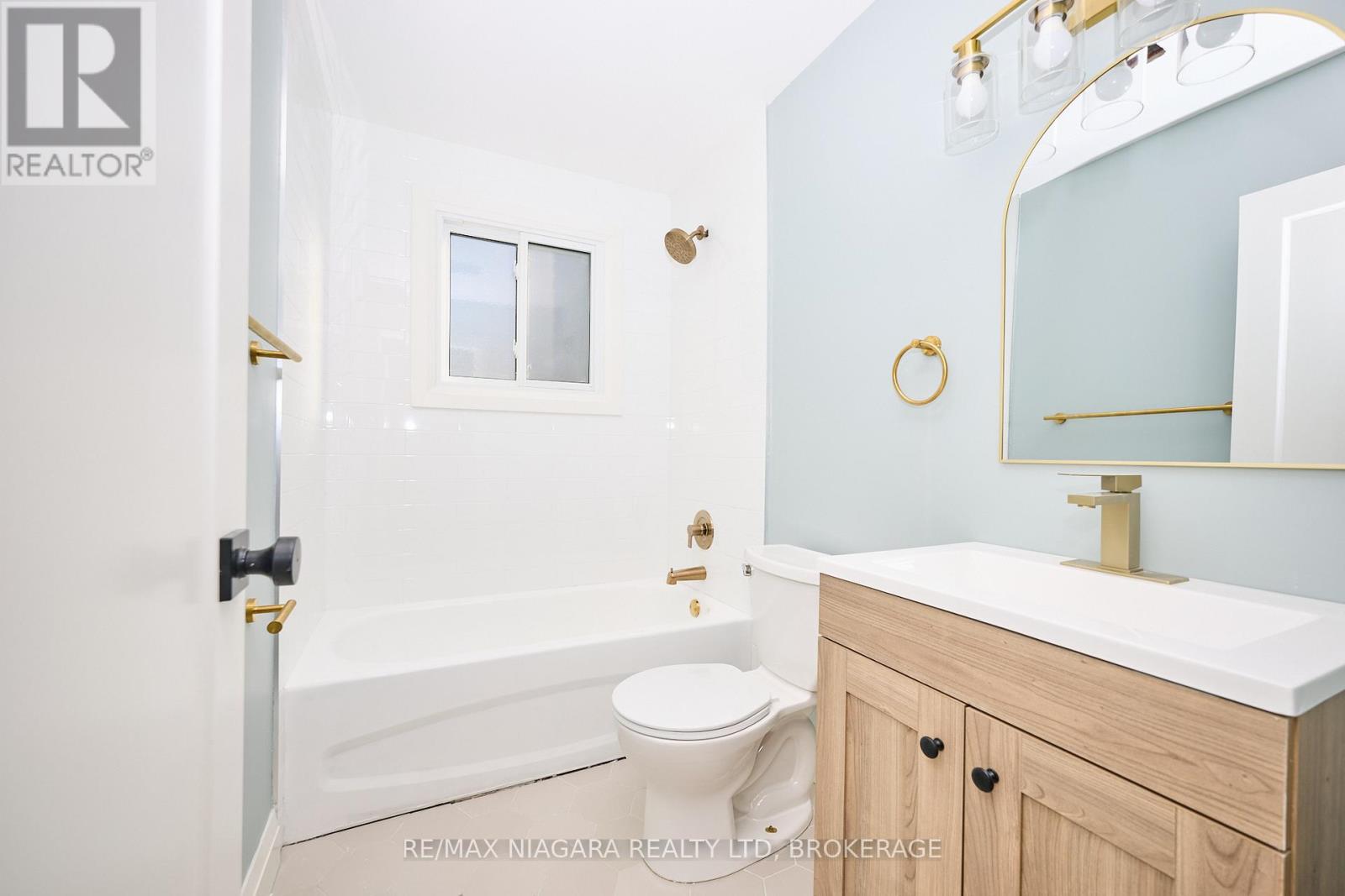 Unit 12 - 141 Plymouth Road, Welland (Lincoln/crowland), Ontario  L3B 3C8 - Photo 5 - X12702768