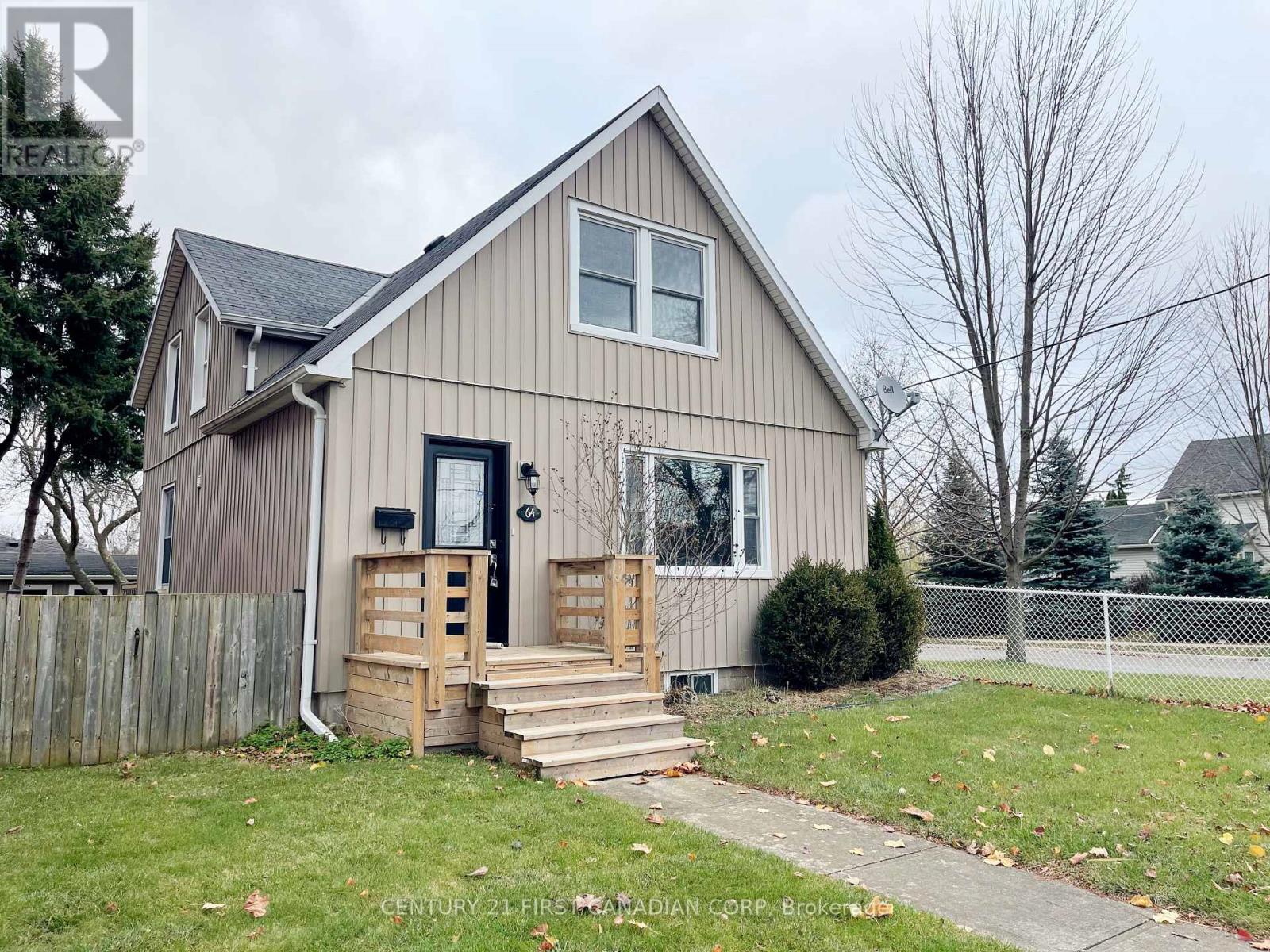 64 Edward Street, St. Thomas, Ontario  N5P 1Y6 - Photo 1 - X12702524