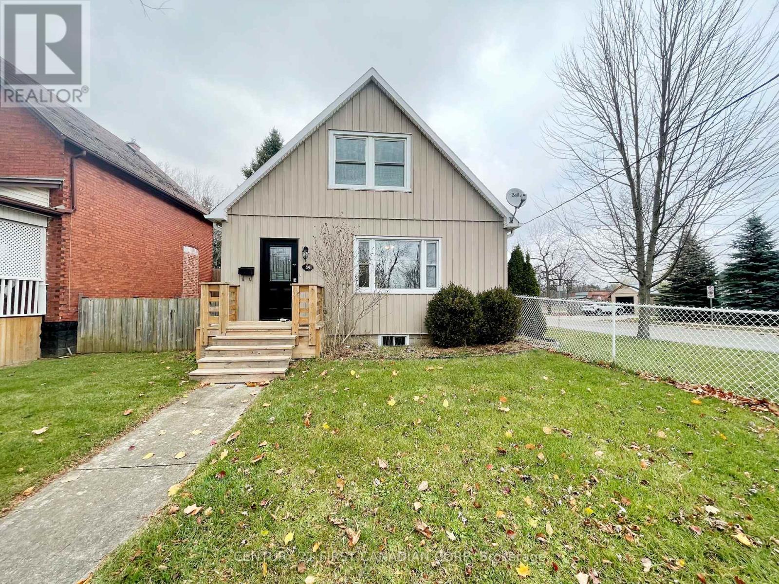 64 Edward Street, St. Thomas, Ontario  N5P 1Y6 - Photo 2 - X12702524