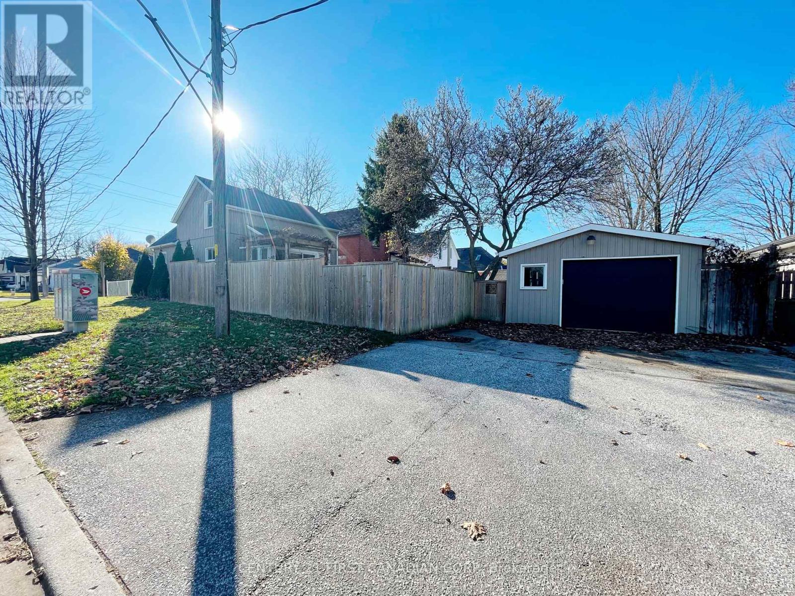 64 Edward Street, St. Thomas, Ontario  N5P 1Y6 - Photo 4 - X12702524