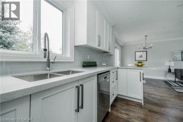 1534 Forestdale Court, Oakville, Ontario  L6H 3A1 - Photo 11 - 40799036