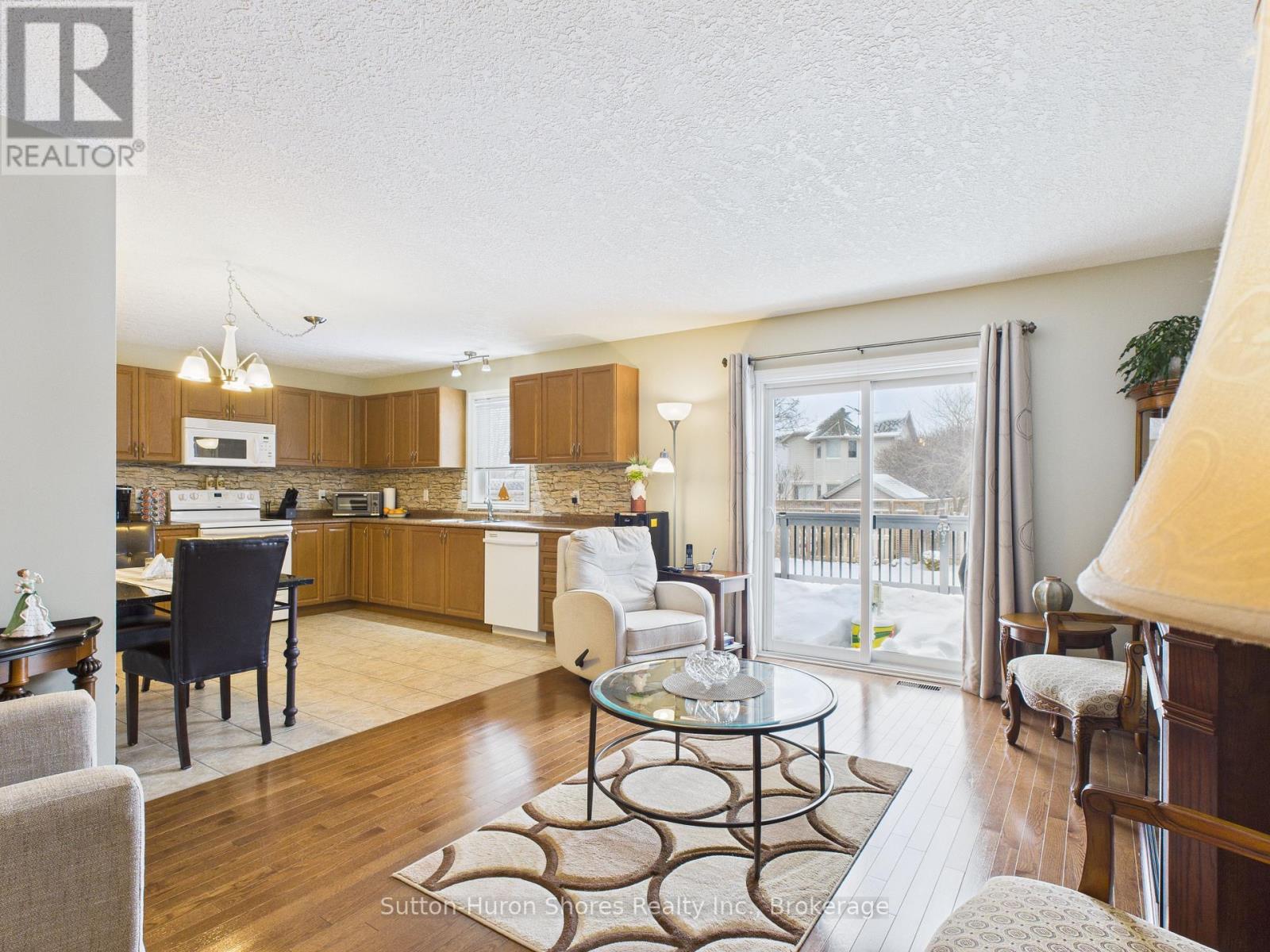 873 Sumpton Street, Saugeen Shores, Ontario  N0H 2C2 - Photo 11 - X12701612