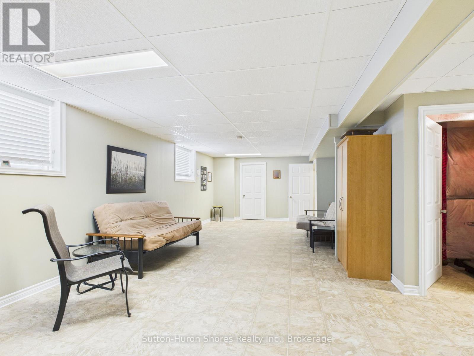 873 Sumpton Street, Saugeen Shores, Ontario  N0H 2C2 - Photo 30 - X12701612