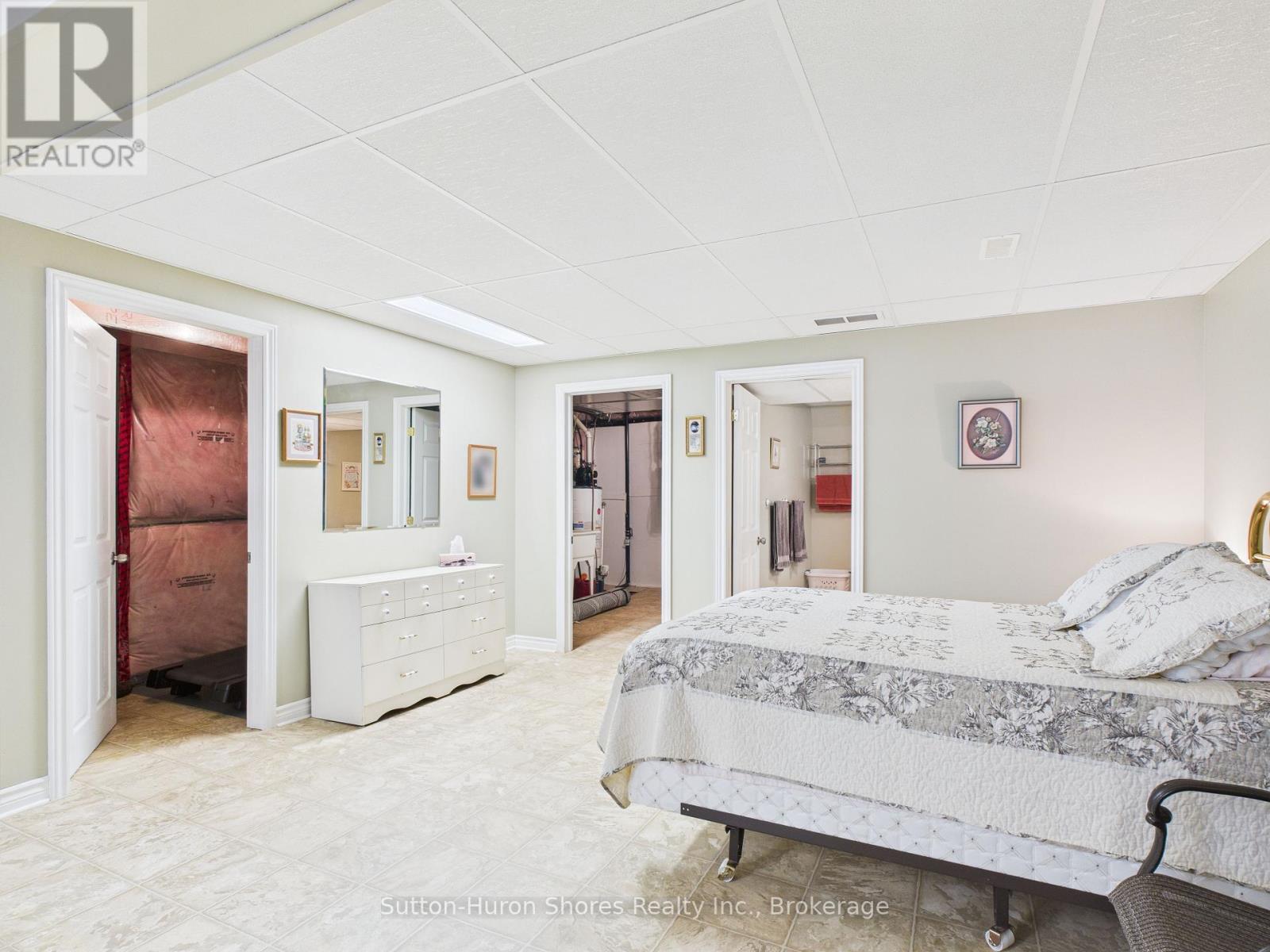 873 Sumpton Street, Saugeen Shores, Ontario  N0H 2C2 - Photo 34 - X12701612