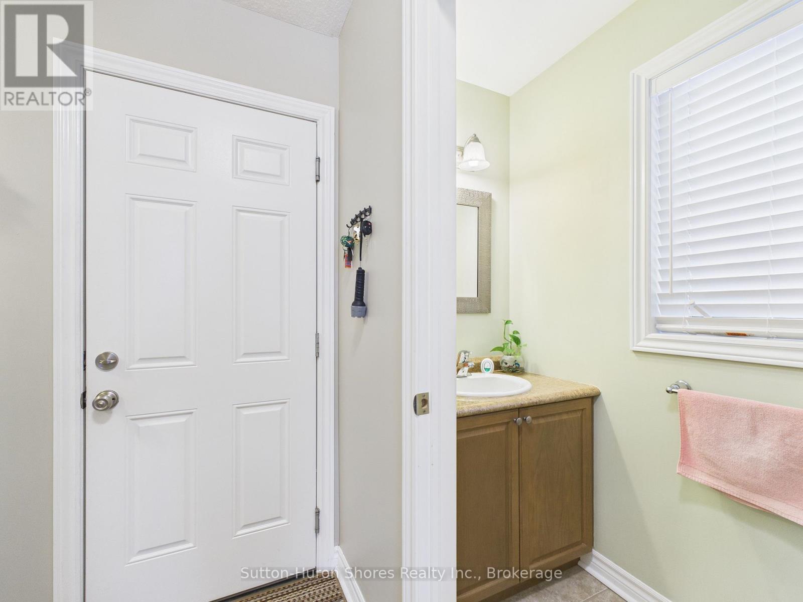 873 Sumpton Street, Saugeen Shores, Ontario  N0H 2C2 - Photo 15 - X12701612