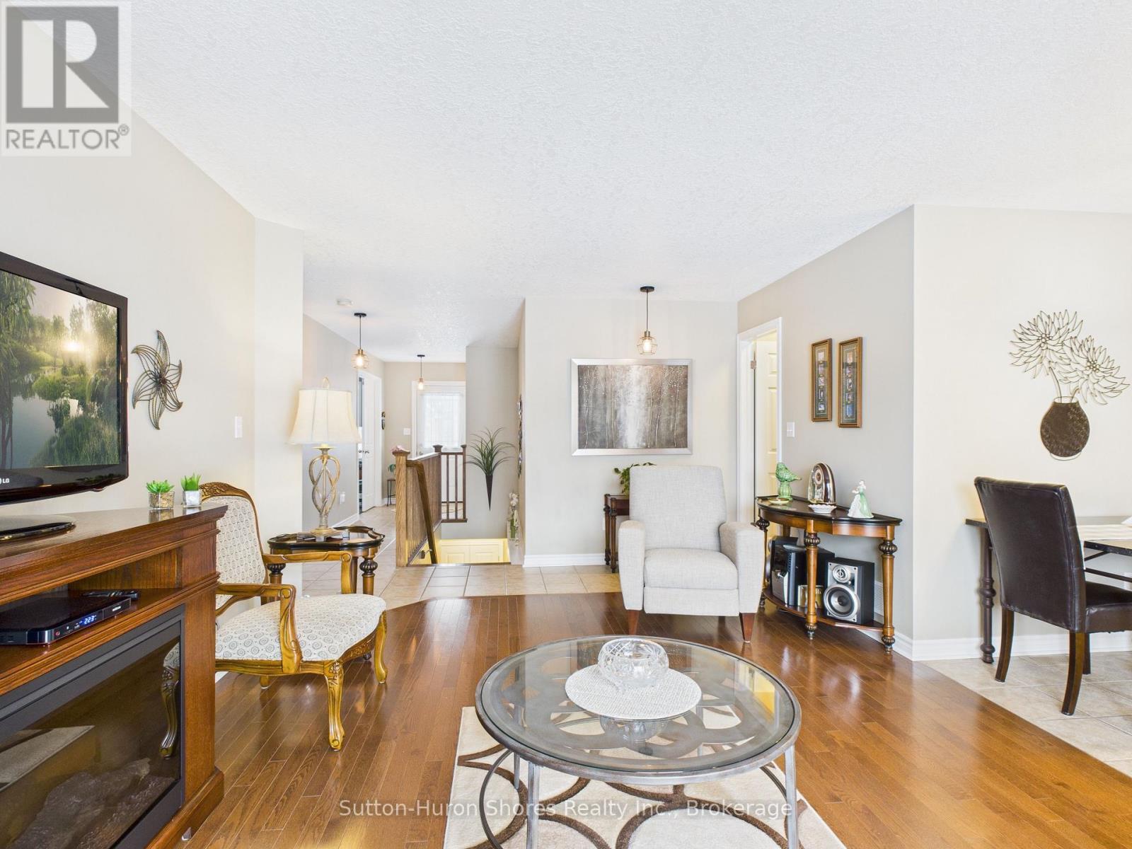 873 Sumpton Street, Saugeen Shores, Ontario  N0H 2C2 - Photo 17 - X12701612