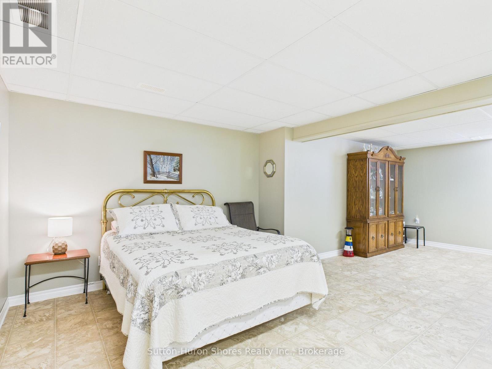 873 Sumpton Street, Saugeen Shores, Ontario  N0H 2C2 - Photo 33 - X12701612