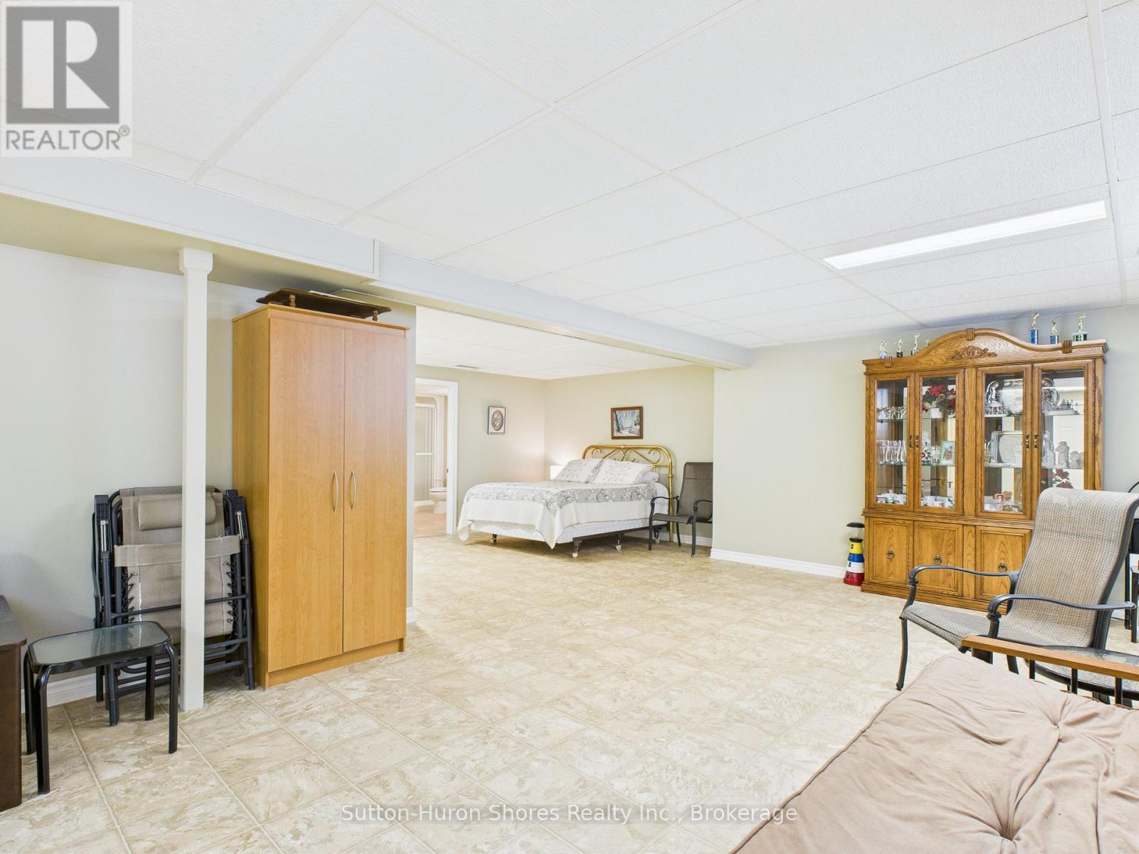 873 Sumpton Street, Saugeen Shores, Ontario  N0H 2C2 - Photo 31 - X12701612