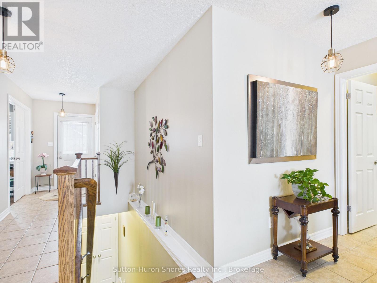 873 Sumpton Street, Saugeen Shores, Ontario  N0H 2C2 - Photo 8 - X12701612