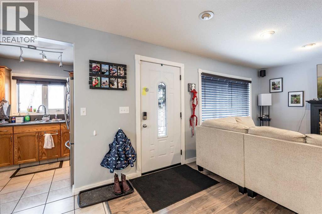 19 9 Street SW, Medicine Hat, Alberta  T1A 4N5 - Photo 3 - A2272462