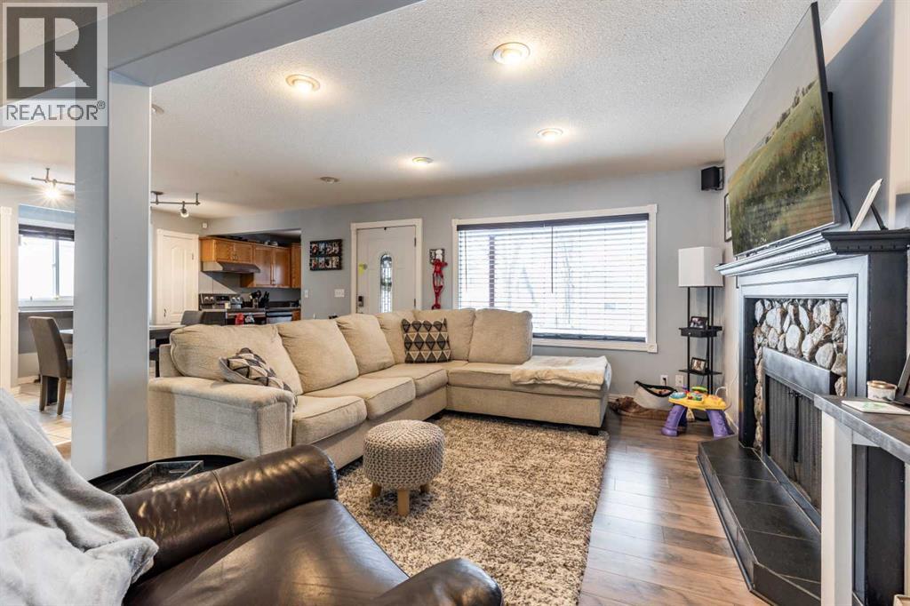 19 9 Street SW, Medicine Hat, Alberta  T1A 4N5 - Photo 5 - A2272462