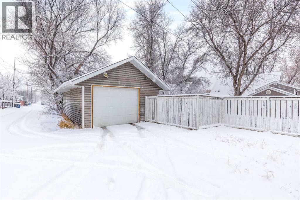 19 9 Street SW, Medicine Hat, Alberta  T1A 4N5 - Photo 39 - A2272462