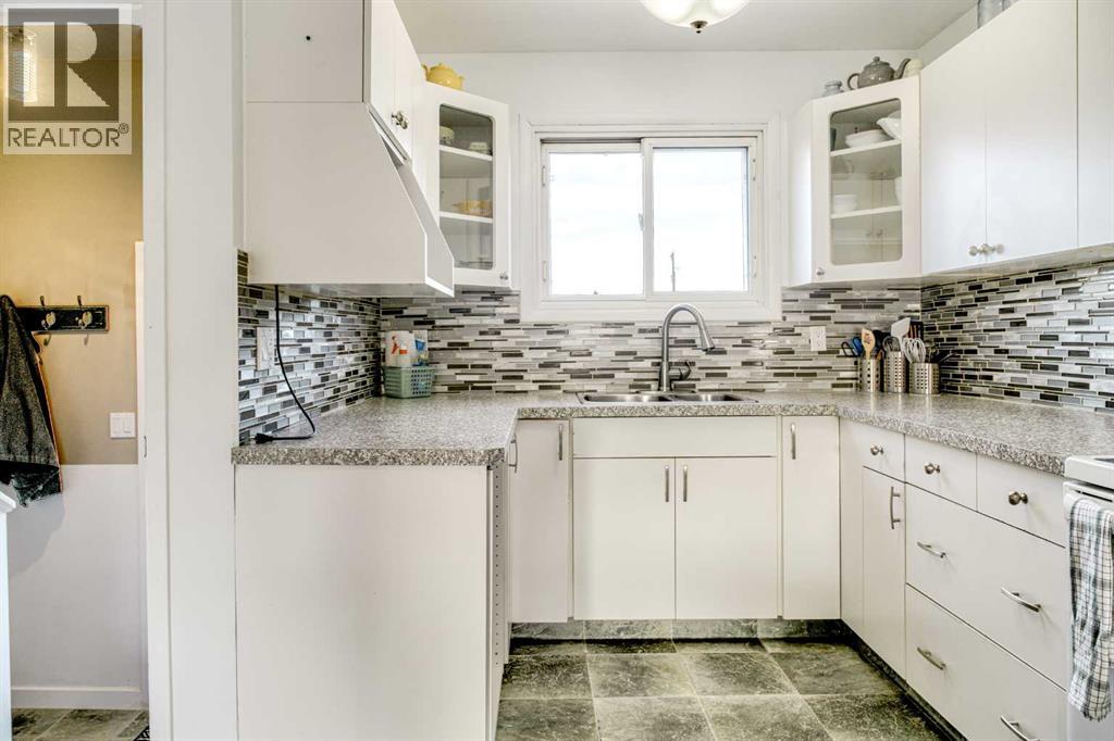 135 5 Avenue E, Cardston, Alberta  T0K 0K0 - Photo 12 - A2279743