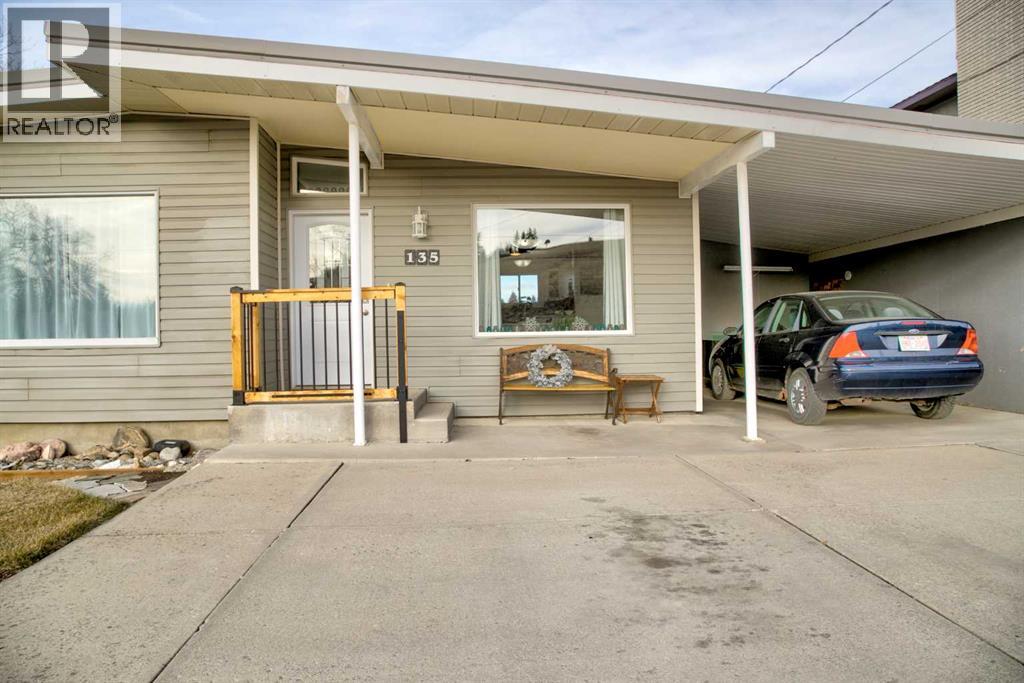 135 5 Avenue E, Cardston, Alberta  T0K 0K0 - Photo 2 - A2279743