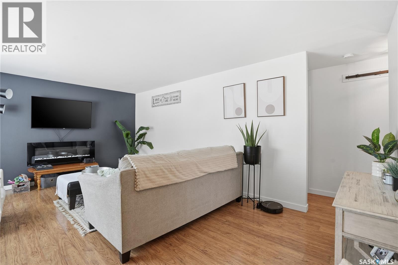 119 5th Street, Pilot Butte, Saskatchewan  S0C 3Z0 - Photo 3 - SK026857