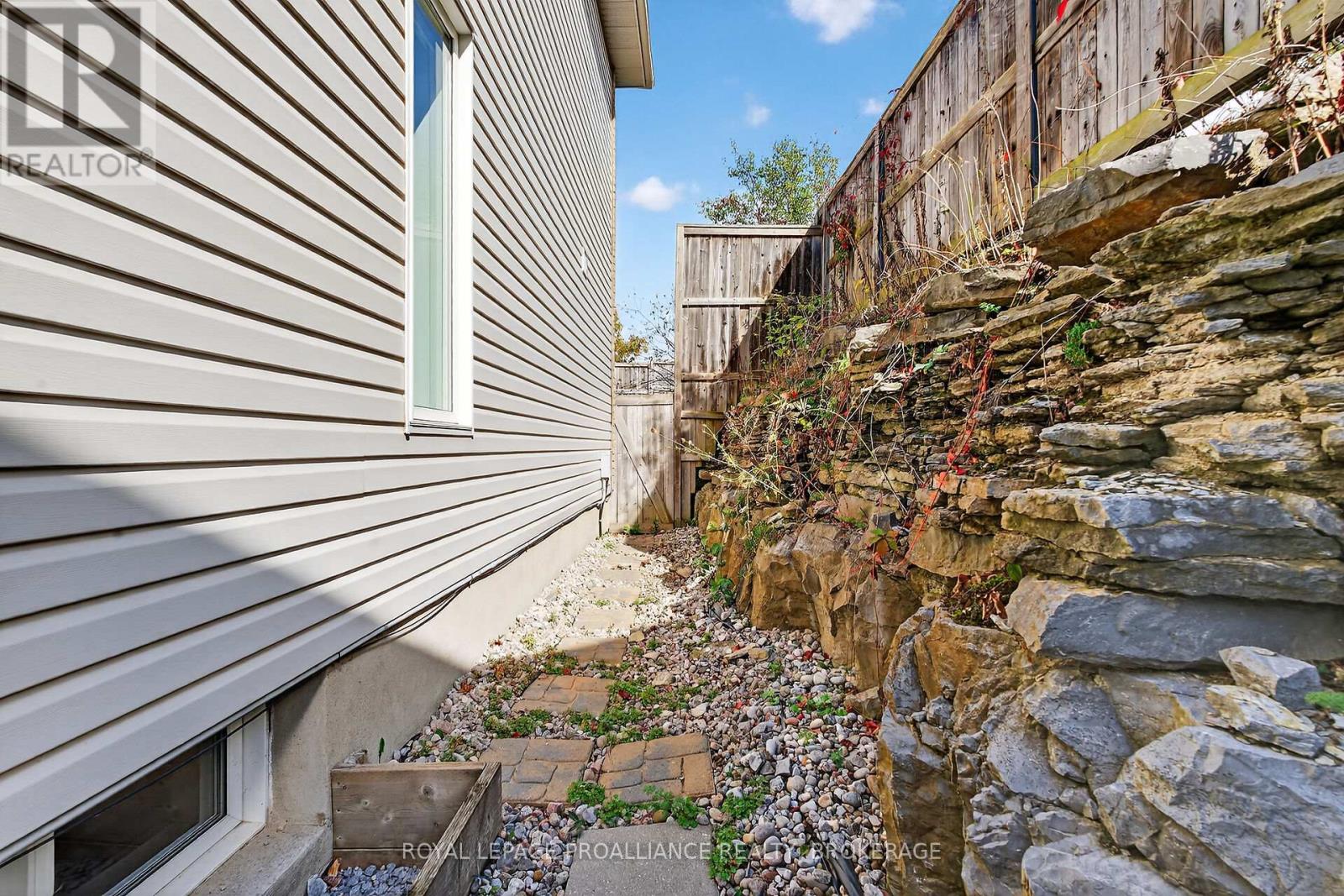 1974 Geology Trail, Kingston, Ontario  K7M 9H5 - Photo 34 - X12702824