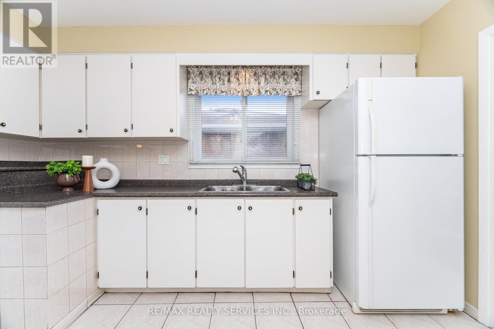 41 Kimbark Drive, Brampton, Ontario  L6X 2A3 - Photo 17 - W12702638