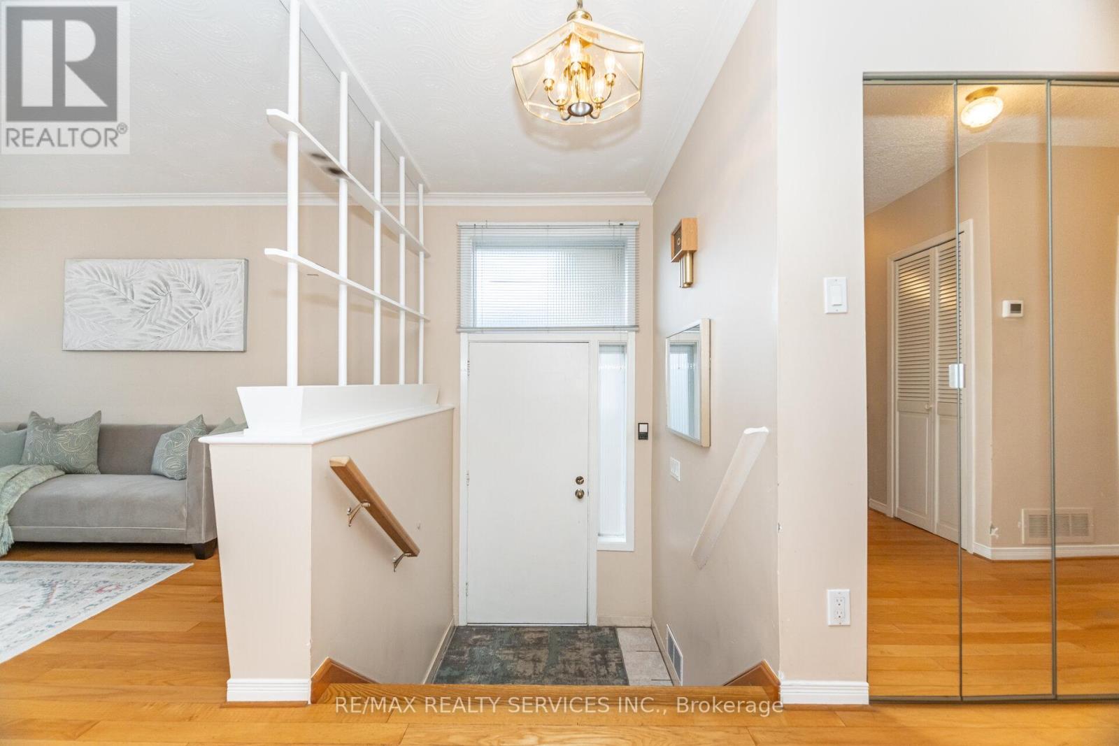 41 Kimbark Drive, Brampton, Ontario  L6X 2A3 - Photo 7 - W12702638