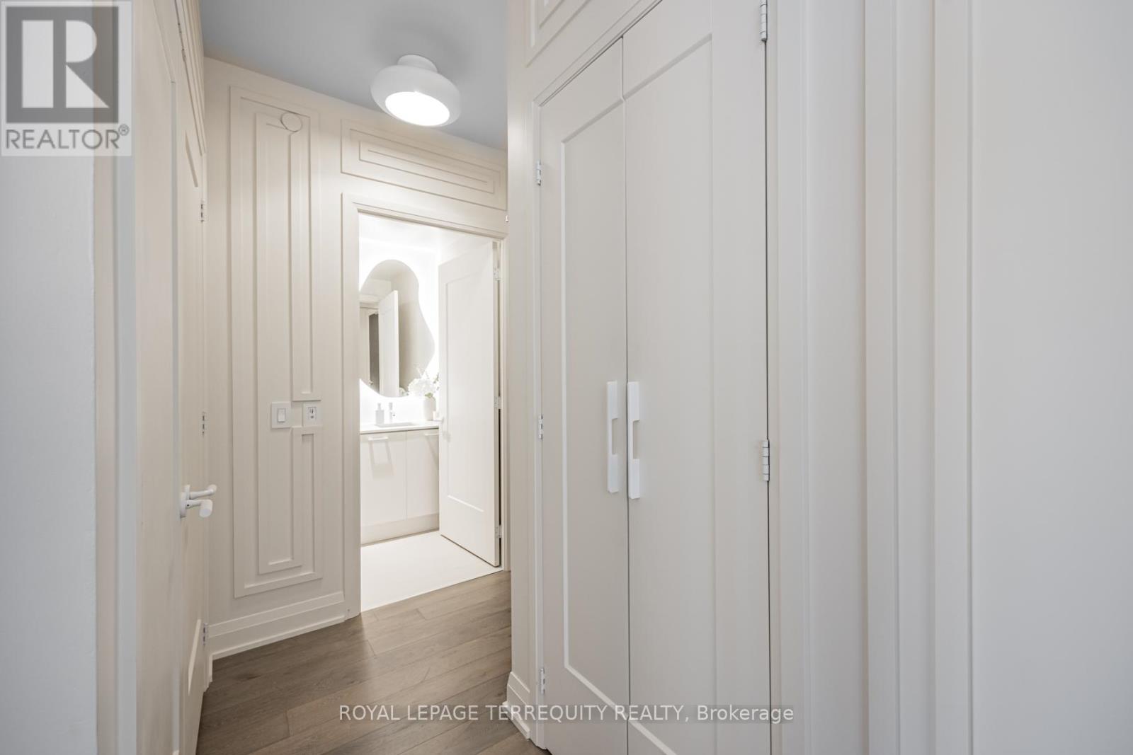 501 - 293 The Kingsway, Toronto, Ontario  M9A 0E8 - Photo 3 - W12702670