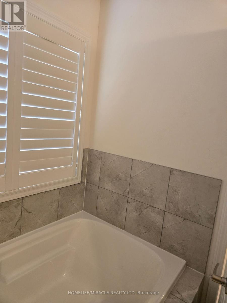 1284 Leger Way, Milton, Ontario  L9E 1C9 - Photo 21 - W12702674