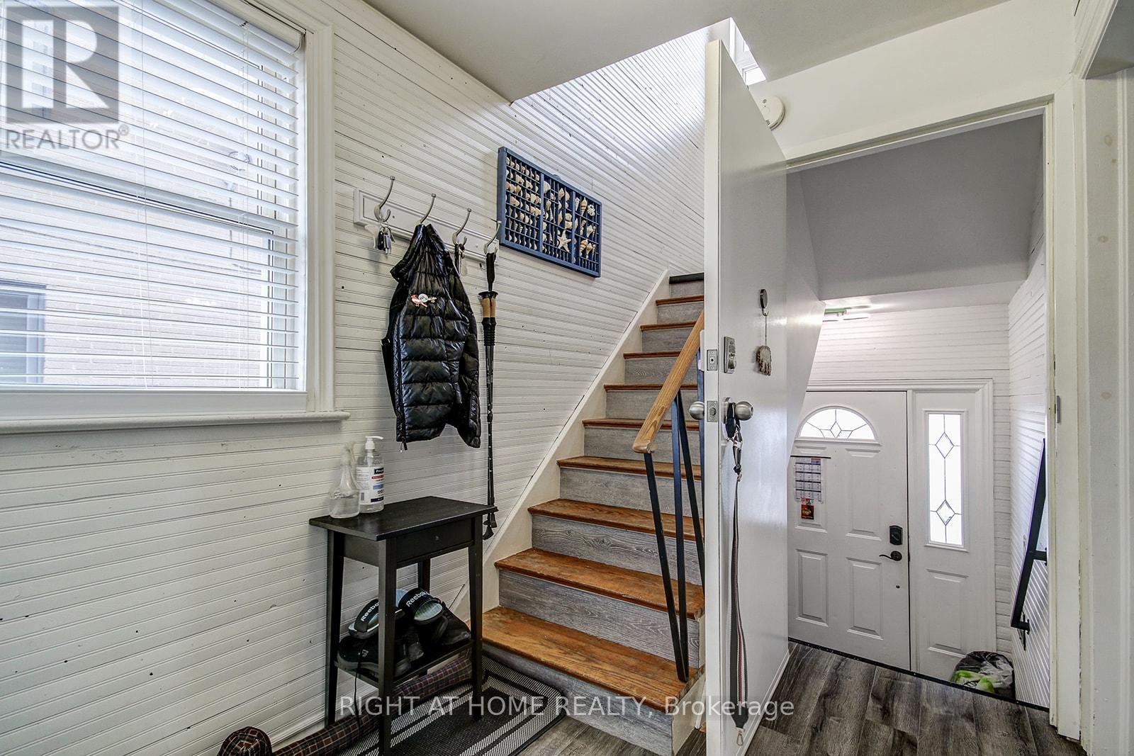 16 Allenby Avenue, Toronto, Ontario  M9W 1S4 - Photo 3 - W12702700