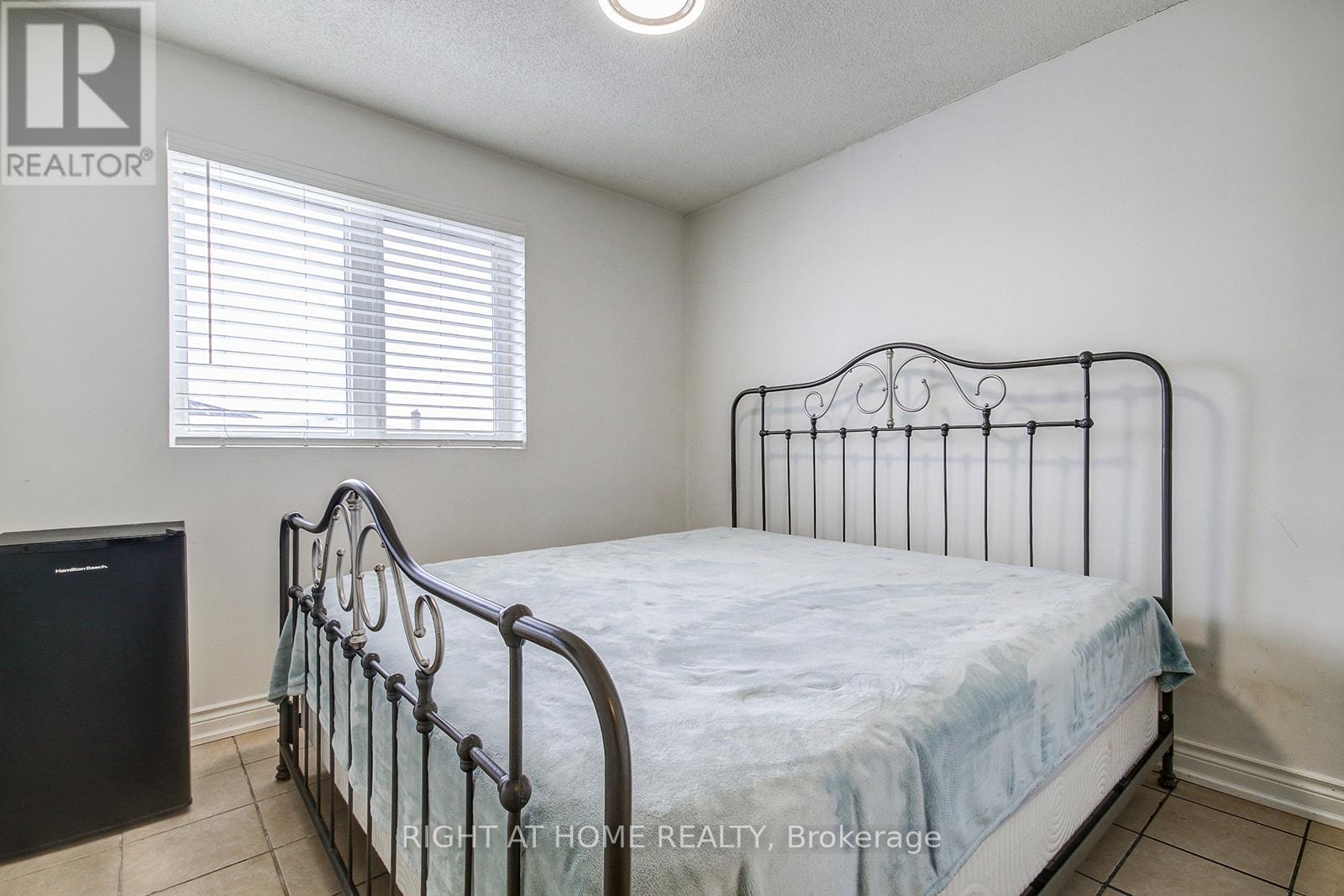 16 Allenby Avenue, Toronto, Ontario  M9W 1S4 - Photo 33 - W12702700