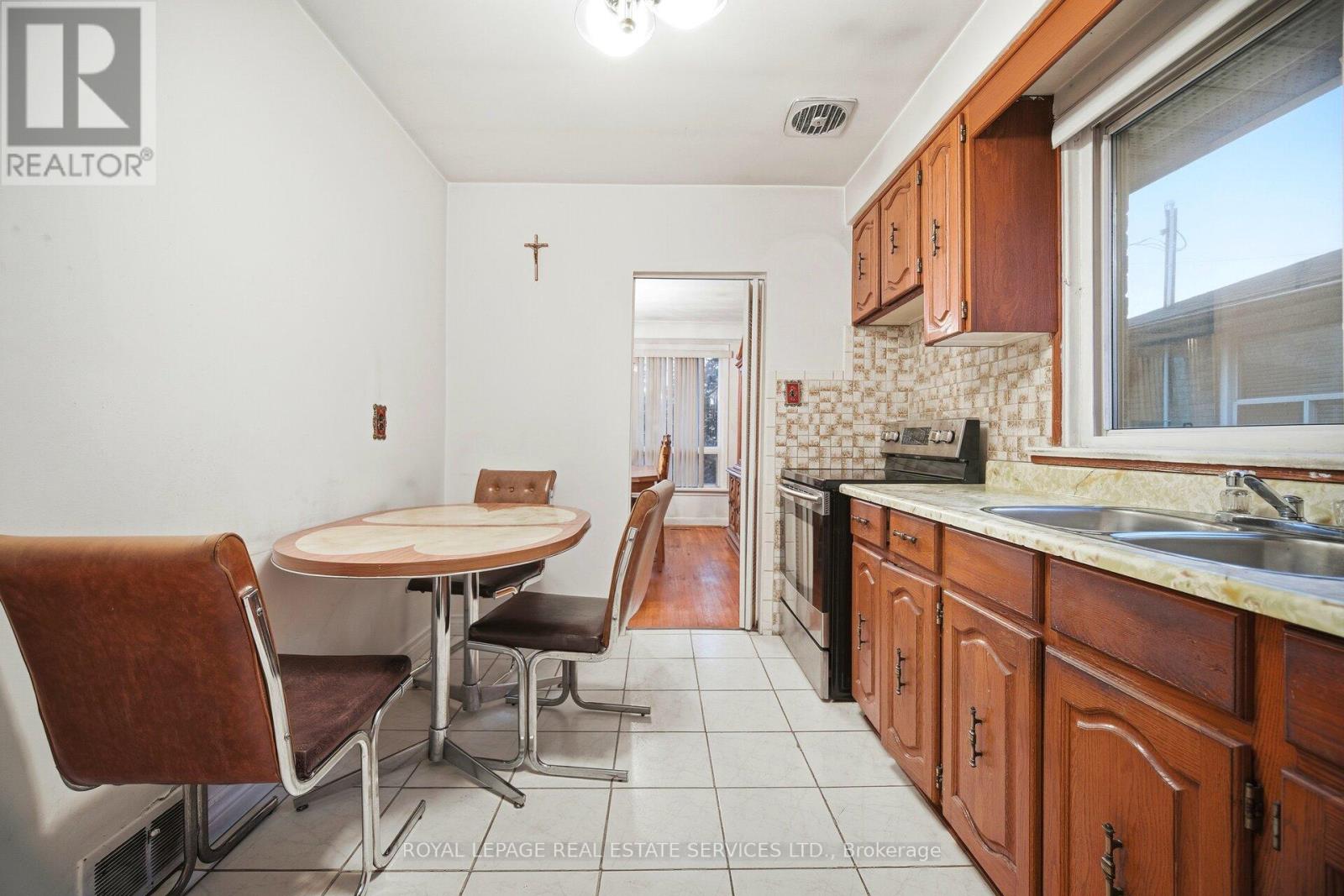 15 Stevenharris Drive, Toronto, Ontario  M9C 1T9 - Photo 13 - W12702714