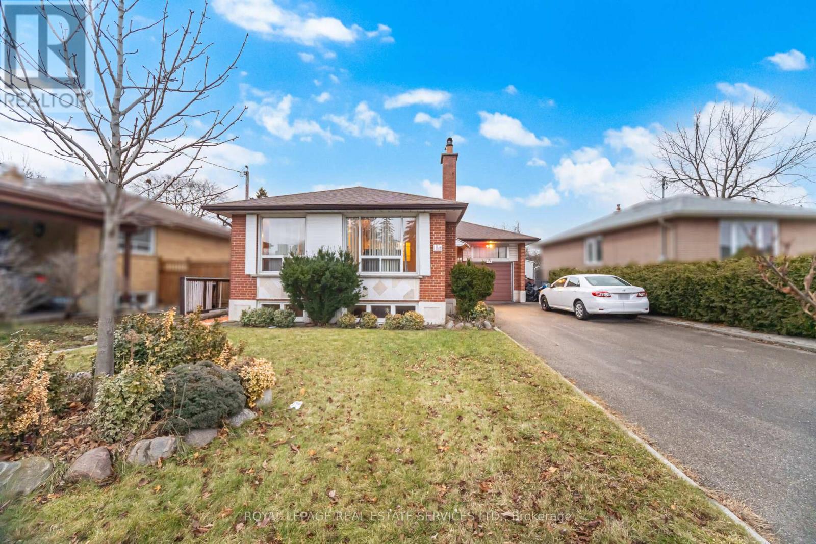 15 Stevenharris Drive, Toronto, Ontario  M9C 1T9 - Photo 2 - W12702714