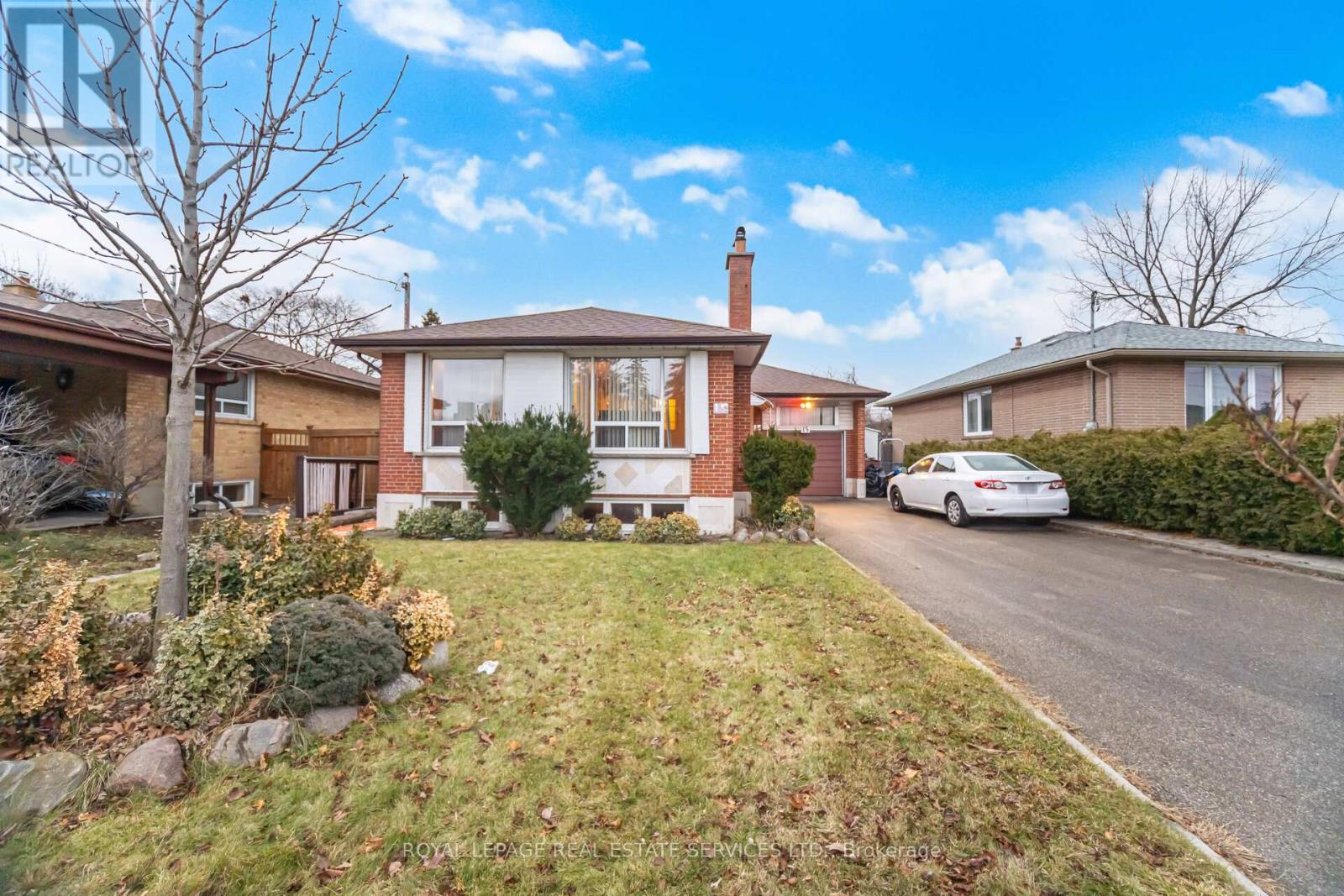 15 Stevenharris Drive, Toronto, Ontario  M9C 1T9 - Photo 3 - W12702714