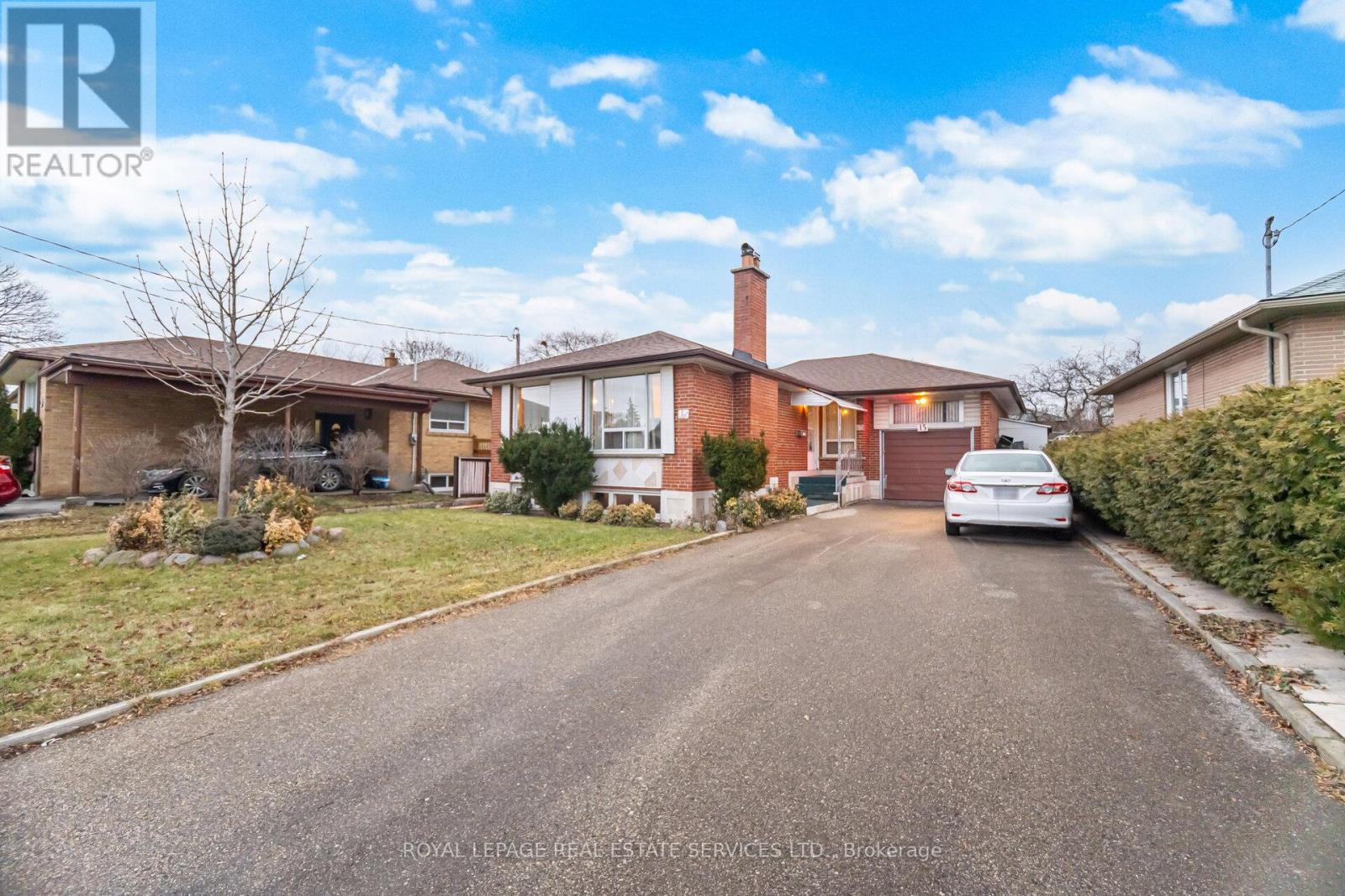 15 Stevenharris Drive, Toronto, Ontario  M9C 1T9 - Photo 4 - W12702714