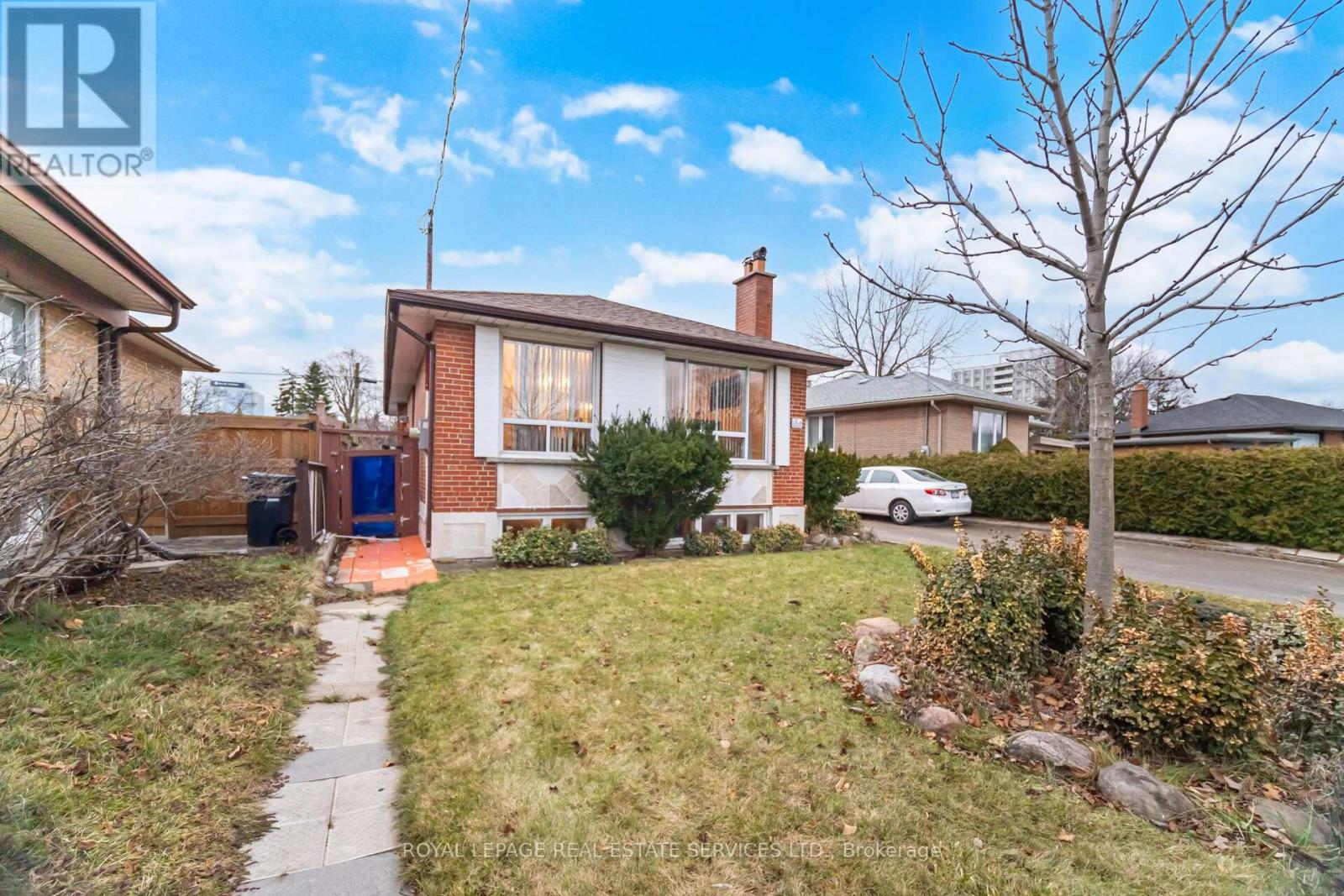 15 Stevenharris Drive, Toronto, Ontario  M9C 1T9 - Photo 5 - W12702714