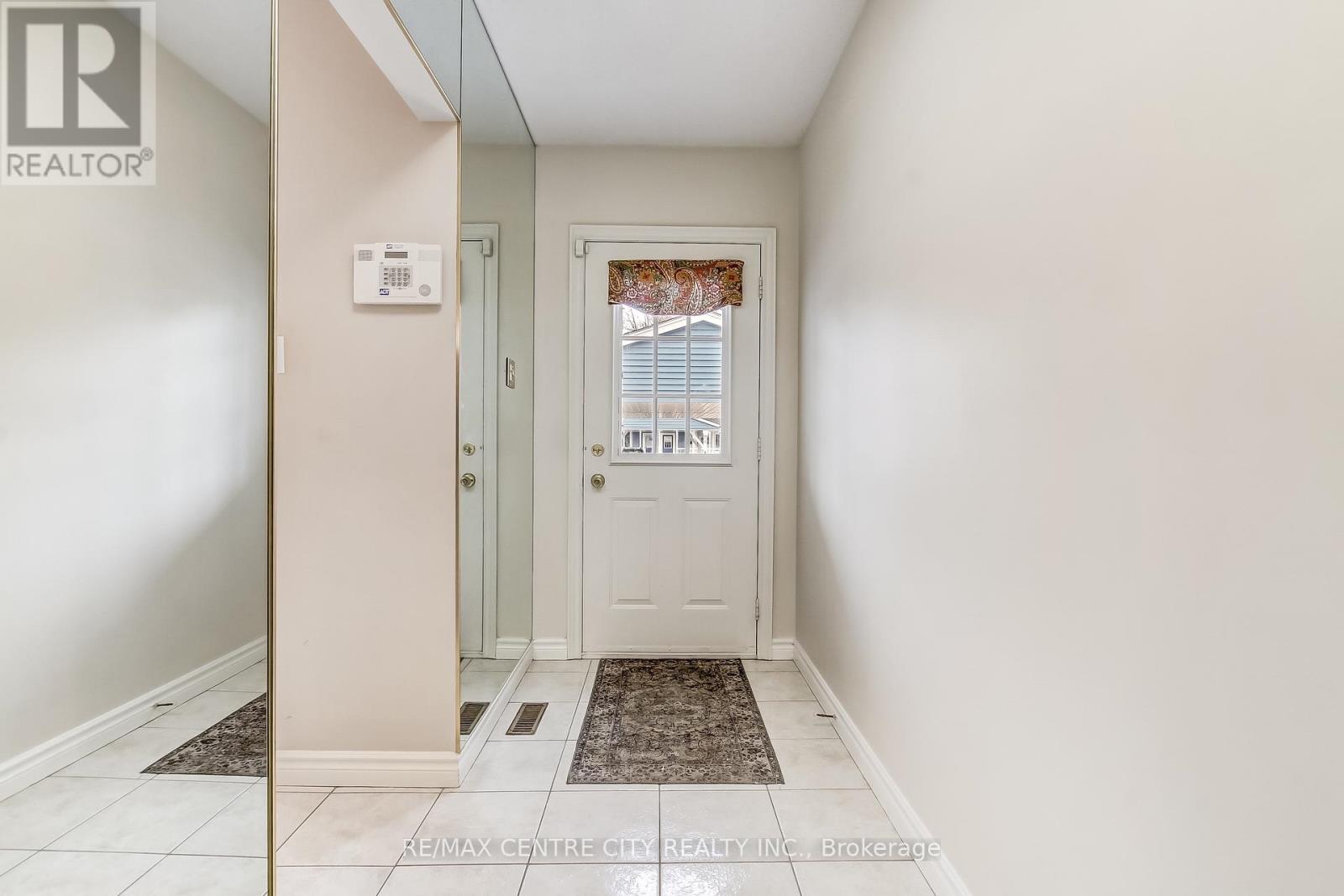 47 - 374 Front Street, Central Elgin, Ontario  N5L 1G1 - Photo 3 - X12702918