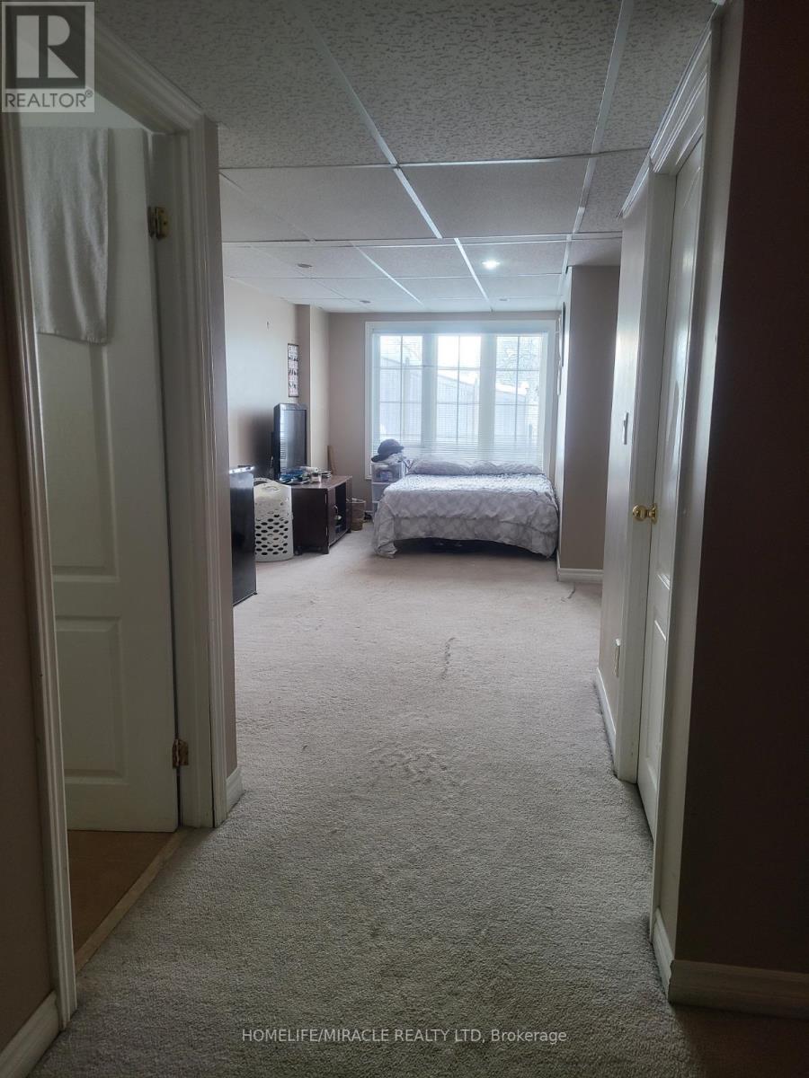 60 Panama Place, Brampton, Ontario  L6P 2G6 - Photo 12 - W12453377