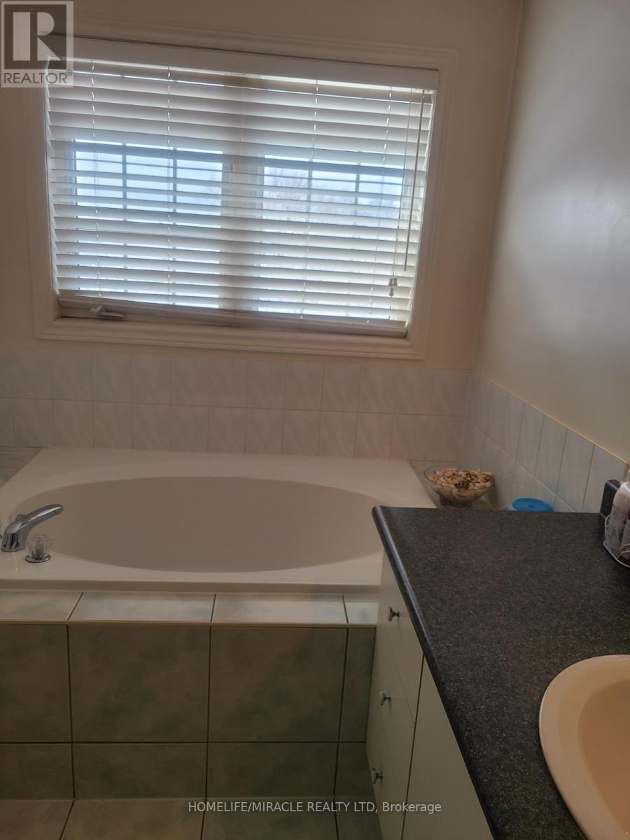 60 Panama Place, Brampton, Ontario  L6P 2G6 - Photo 16 - W12453377