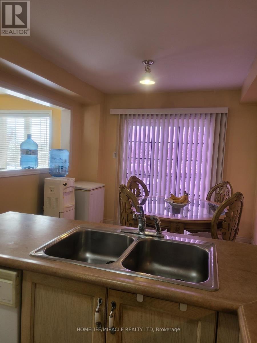 60 Panama Place, Brampton, Ontario  L6P 2G6 - Photo 6 - W12453377