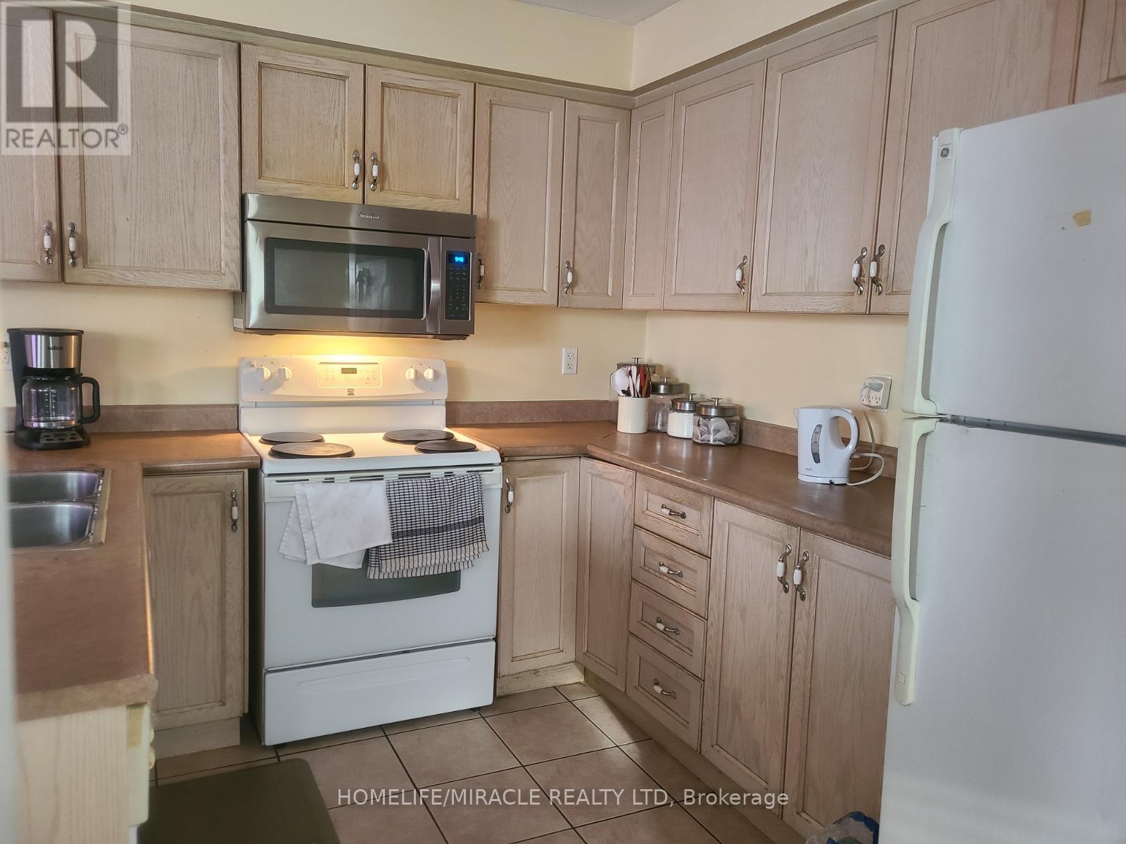 60 Panama Place, Brampton, Ontario  L6P 2G6 - Photo 7 - W12453377