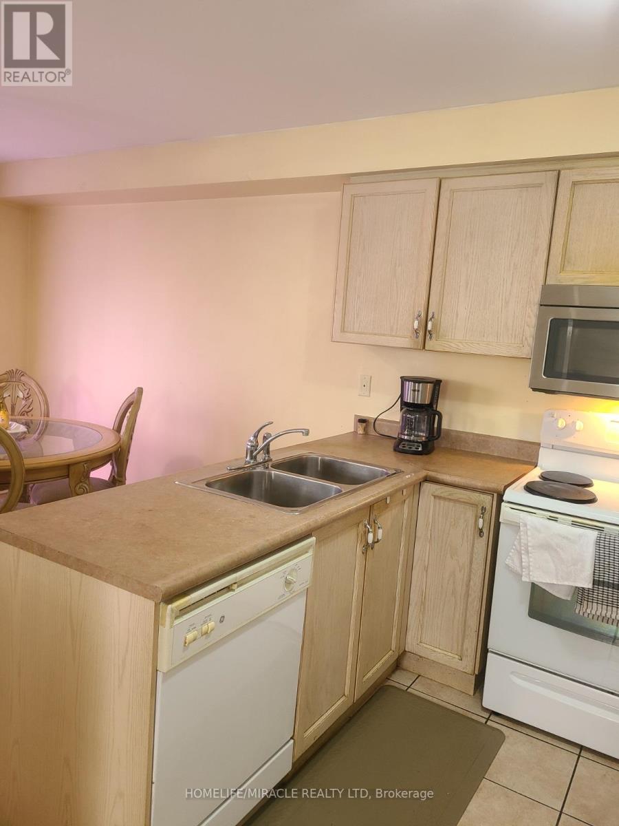 60 Panama Place, Brampton, Ontario  L6P 2G6 - Photo 8 - W12453377