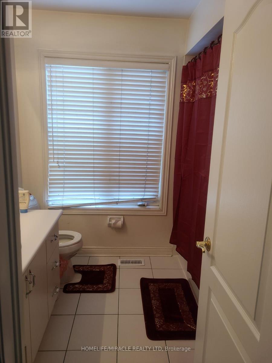 60 Panama Place, Brampton, Ontario  L6P 2G6 - Photo 19 - W12453377