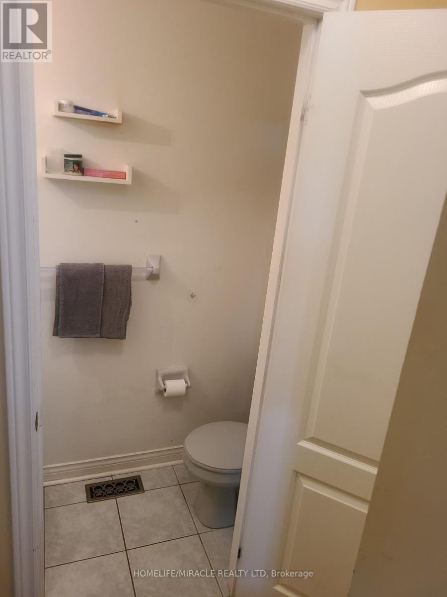 60 Panama Place, Brampton, Ontario  L6P 2G6 - Photo 10 - W12453377