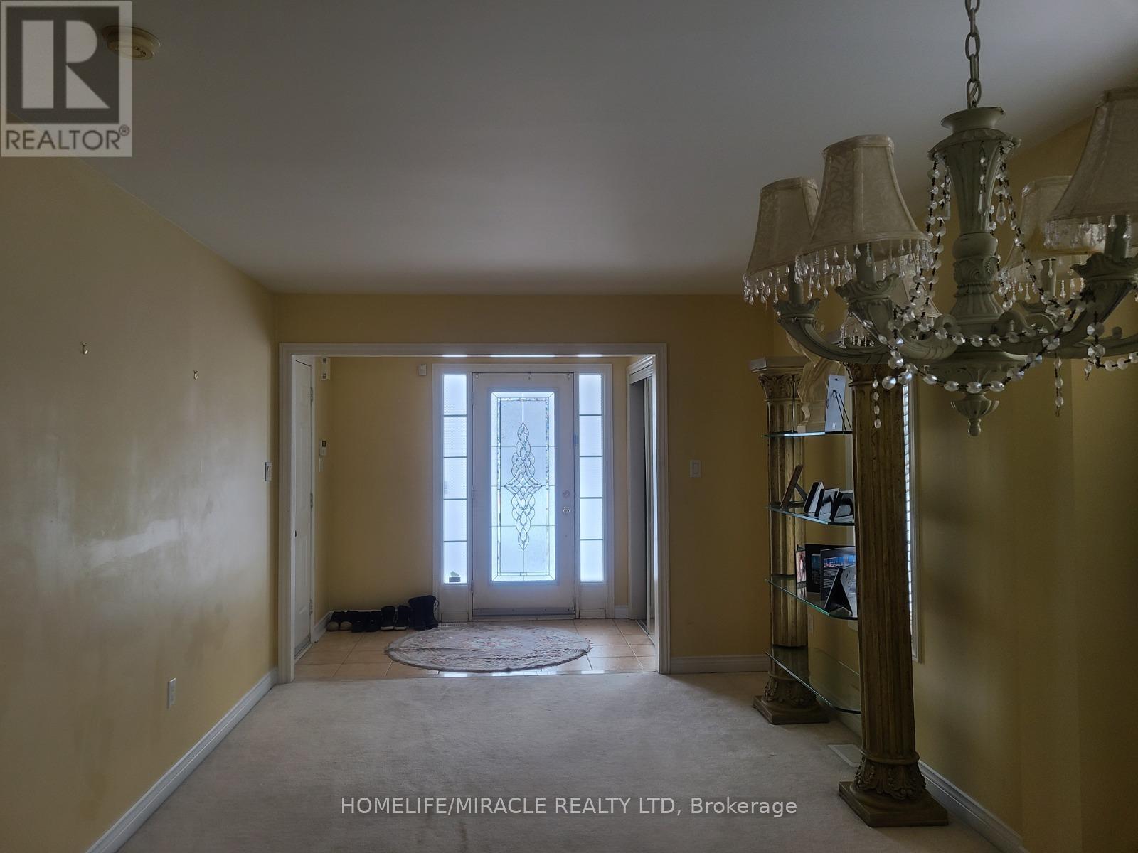 60 Panama Place, Brampton, Ontario  L6P 2G6 - Photo 2 - W12453377