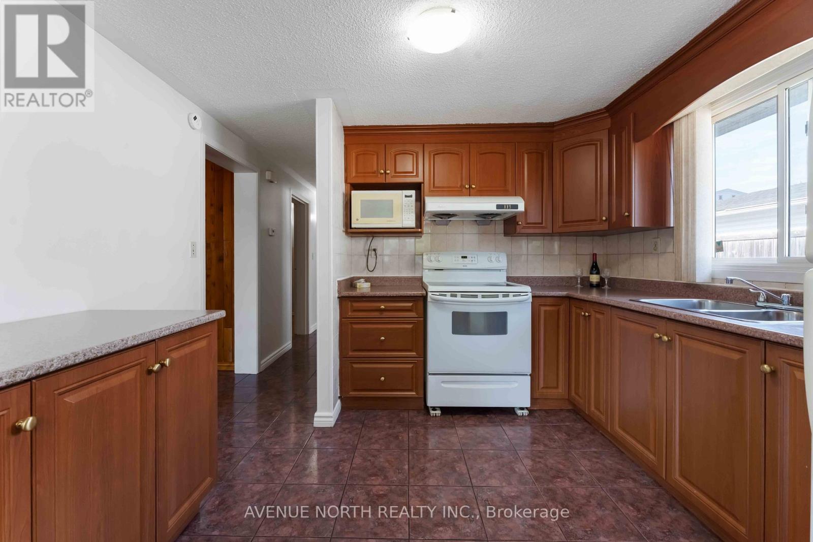 2178 Erinbrook Crescent, Ottawa, Ontario  K1B 4J4 - Photo 11 - X12702844