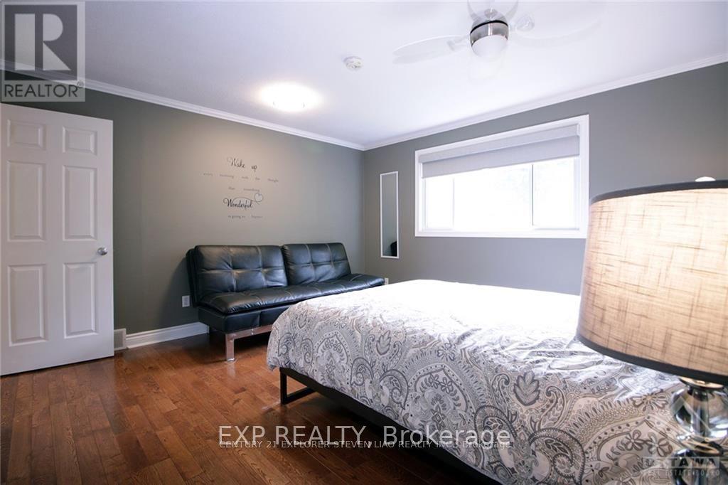 74 Seabrooke Drive, Ottawa, Ontario  K2L 2K5 - Photo 10 - X12702854