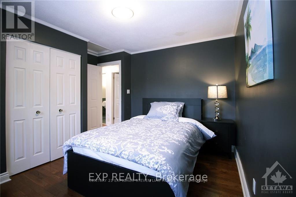 74 Seabrooke Drive, Ottawa, Ontario  K2L 2K5 - Photo 12 - X12702854